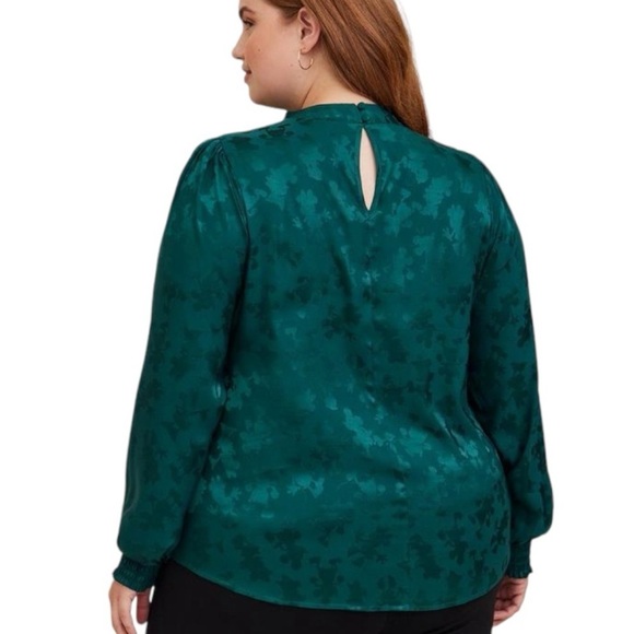 NWT Torrid Disney Minnie & Mickey Jacquard Puff Sleeve Blouse size 3X in Green - Picture 4 of 9
